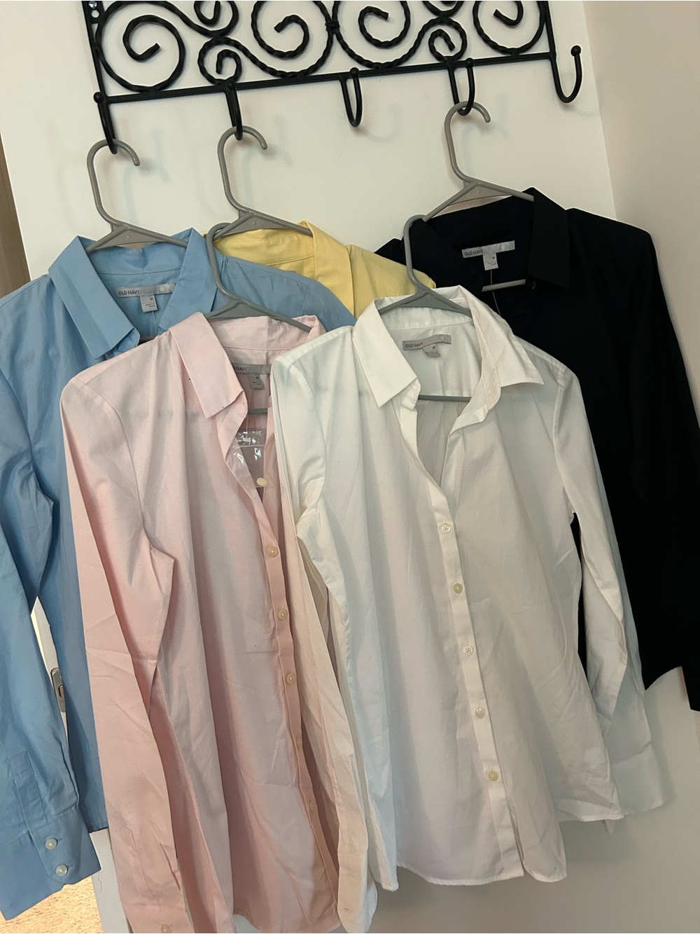 Women’s Old Navy Fitted Button Down Shirts